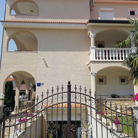 Apartments Rose Пореч Экстерьер фото