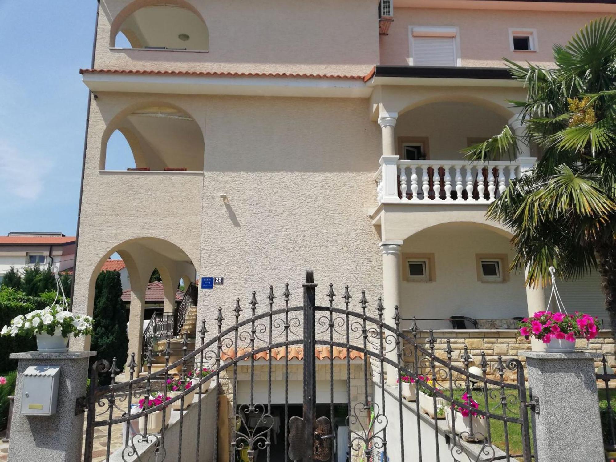 Apartments Rose Пореч Экстерьер фото